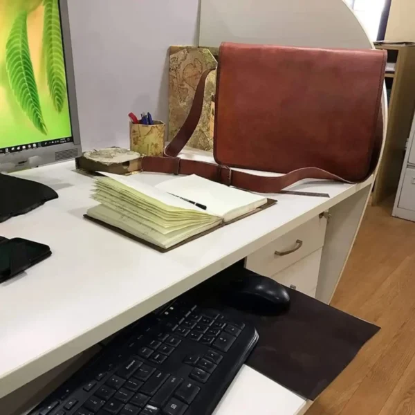 Leather Messenger Bag - SAINT STAG