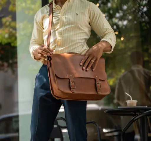 Benefits of selecting a vintage authentic leather Messenger bag